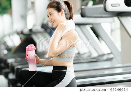 Young woman during training break Young woman during training break 63146614