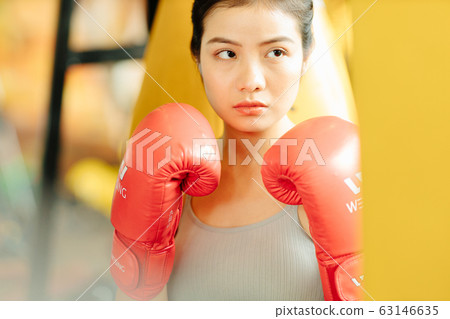 Young woman, boxing, exercising 63146635