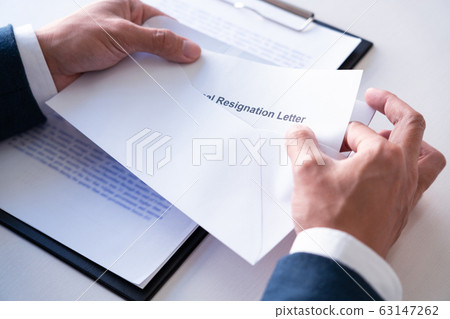 Employees who intend to quit work with resignation 63147262