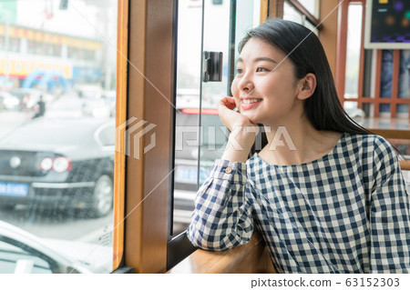 girl travel by bus 63152303