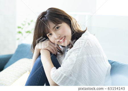 Young woman, portrait Young woman, portrait 63154143