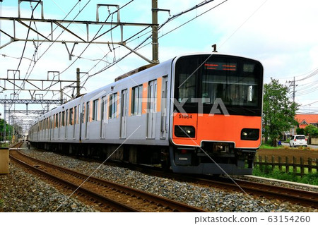 地下鐵半藏門線在東武鐵道50000系列地麵線路上運行 地下鐵半藏門線在東武鐵道50000系列地麵線路上運行 63154260