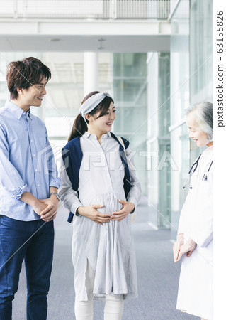 Pregnant women, couples, consultation, medical care 63155826