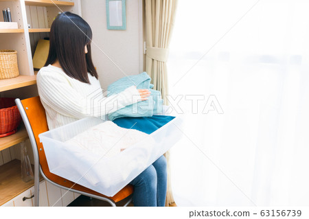 秋冬穿衣服的女人 63156739