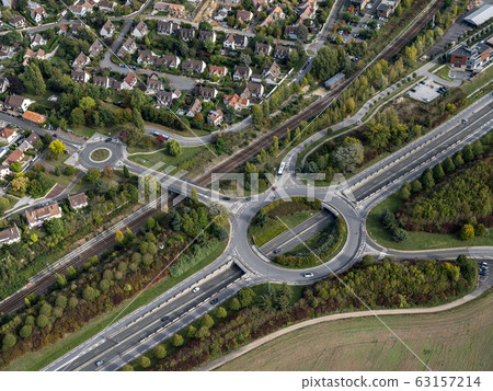 Large and small roundabout 63157214