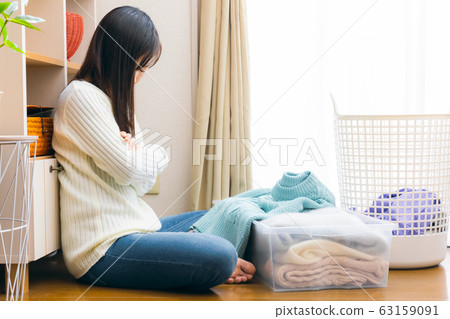 Women who nap during housework Sleep sickness Lack of sleep Sleep disorders Narcolepsy and microsleep Women who nap during housework Sleep sickness Lack of sleep Sleep disorders Narcolepsy and microsleep 63159091