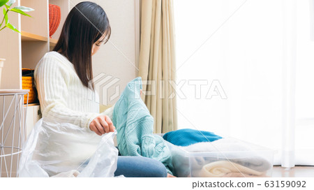 A woman who naps in the middle of housework Sleep sickness Sleep deprivation Sleep disorder 16: 9 63159092