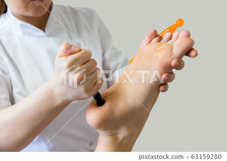 Manual foot massage. 63159280
