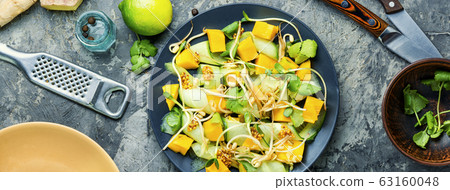 Salad with mango and vegetables. 63160048