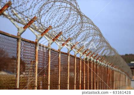 Wire fence image Wire fence image 63161428