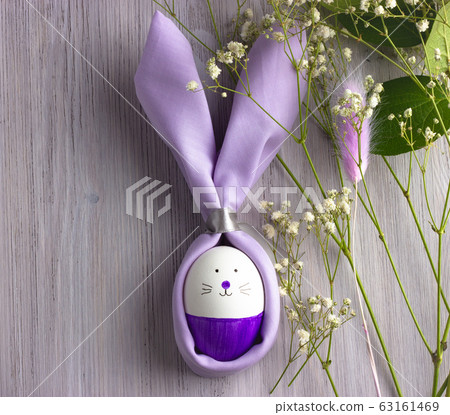 Easter Bunny on the white wooden table 63161469