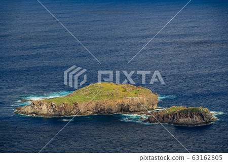 Tangata matu islets in the middle of the vast Pacific ocean 63162805