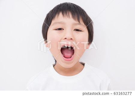 張開嘴的孩子 張開嘴的孩子 63163277