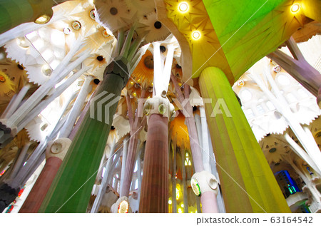Inside Sagrada Familia Church-02 63164542