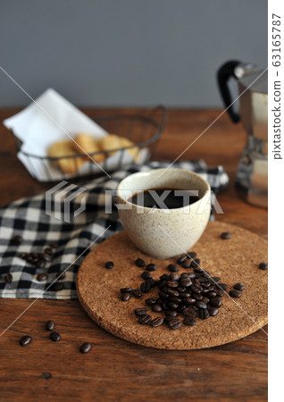 Moka pot coffee maker and coffee cup, steel 63165787