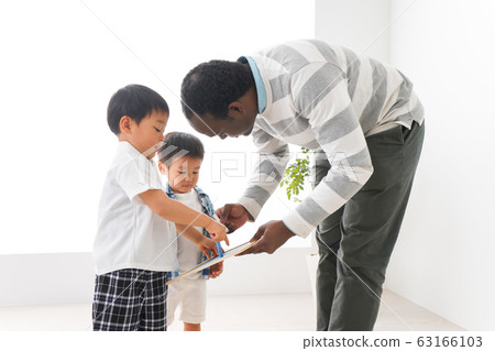 在國際學校學習的孩子 63166103