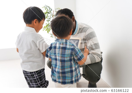 在國際學校學習的孩子 在國際學校學習的孩子 63166122