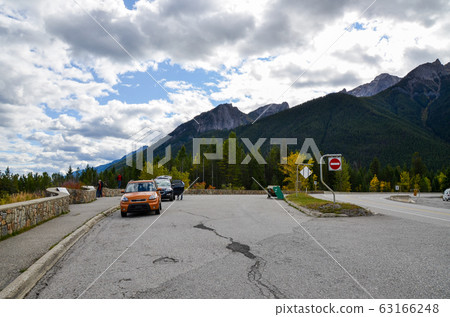 秋季加拿大落基山脈@ Kootenay山谷觀景點(Kooteney National Park-Canada-BC) 秋季加拿大落基山脈@ Kootenay山谷觀景點(Kooteney National Park-Canada-BC) 63166248