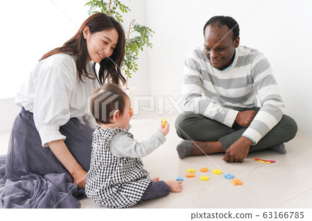 一個經歷英語對話課堂的嬰兒 63166785