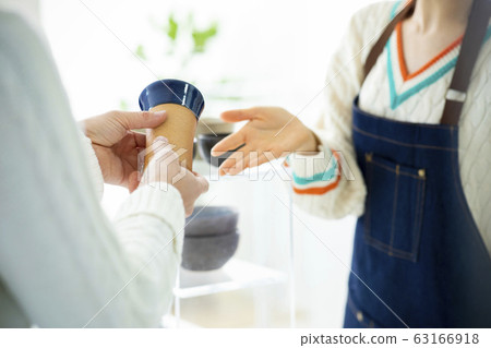 Women, pottery, potters, artists, shops, shops, salesclerks Women, pottery, potters, artists, shops, shops, salesclerks 63166918