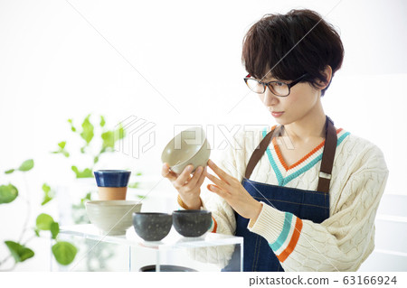 Women, pottery, potters, artists, shops, shops, salesclerks 63166924