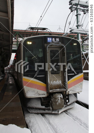Winter Joetsu Line E 129 series (Minakami Station) Winter Joetsu Line E 129 series (Minakami Station) 63168846