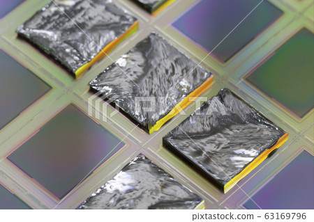 Pieces of polycrystalline silicon integrated on a 63169796