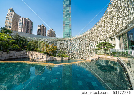 Architecture of the Natural History Museum Architecture of the Natural History Museum 63172726