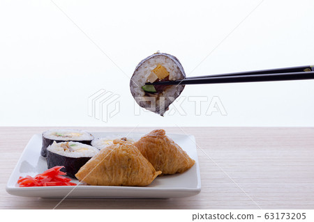 日本料理。壽司。稻荷壽司。壽司卷。 63173205