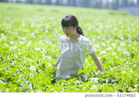 Farm women Farm women 63174682