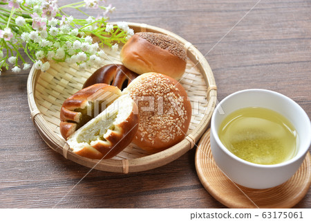 Anpan and Japanese tea 63175061