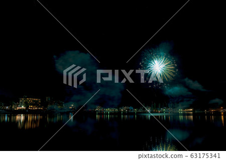 Lake Kawaguchi (January Winter Fireworks) 63175341