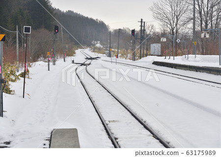 Take a photo of JR Enjin Station in Kuromatsunai Town, Hokkaido in early spring 63175989