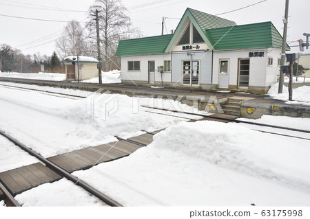 Take a photo of JR Enjin Station in Kuromatsunai Town, Hokkaido in early spring 63175998