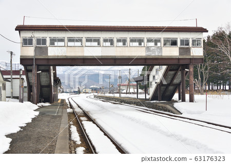 早春拍攝北海道蘭越町JR蘭越站的風景 63176323