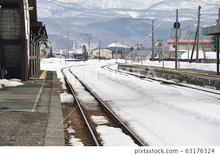 早春拍攝北海道蘭越町JR蘭越站的風景 早春拍攝北海道蘭越町JR蘭越站的風景 63176324