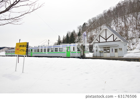 Shooting the scenery of a regular train arriving and departing from JR Kombu Station in Rankoshi-cho, Hokkaido in early spring 63176506