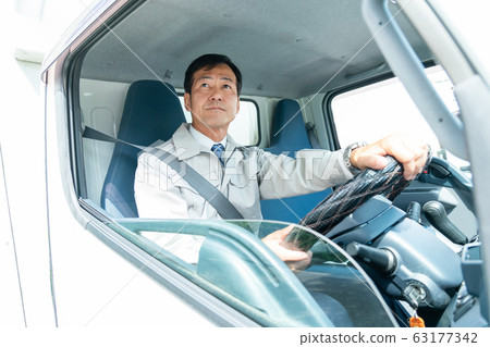 Driver middle man truck delivery delivery image 63177342