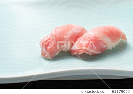 Hand held tuna large toro 63179003