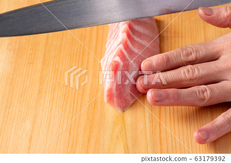 拉金槍魚大托羅生魚片的板前 拉金槍魚大托羅生魚片的板前 63179392