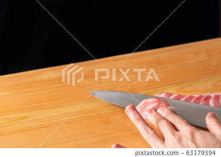 拉金槍魚大托羅生魚片的板前 拉金槍魚大托羅生魚片的板前 63179394