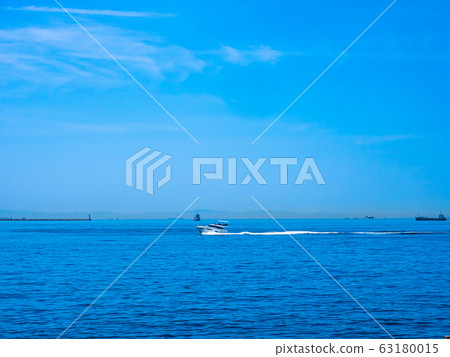 Osaka Bay and small cruiser 63180015