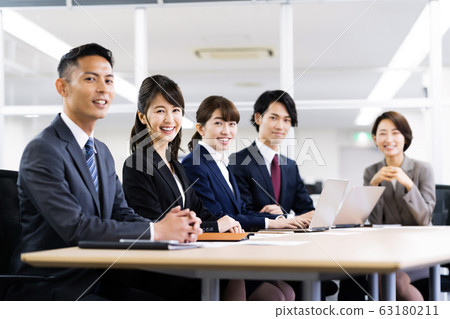 Business businessman meeting office 63180211