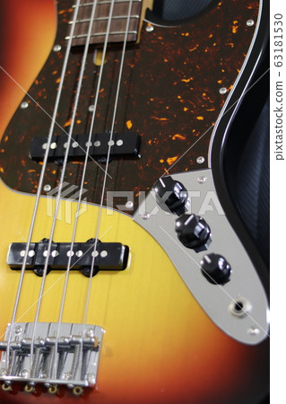 Bass guitar 63181530