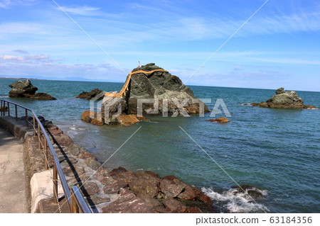 Meoto Iwa "Married Couple Rocks" of Futami, in Mie Japan, a sacred Shinto island Meoto Iwa "Married Couple Rocks" of Futami, in Mie Japan, a sacred Shinto island 63184356