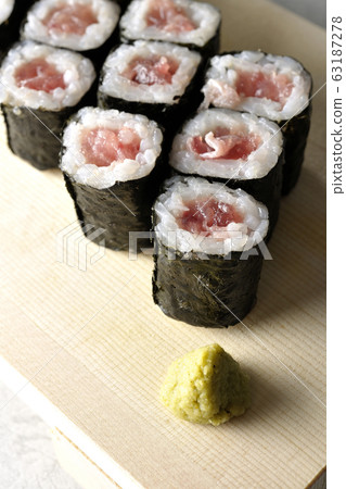 Iron rolled wrapping 63187278