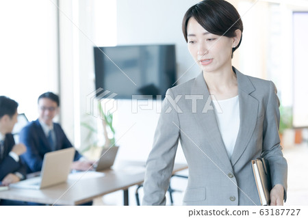 工作中的女人 職業婦女 職場女強人 63187727