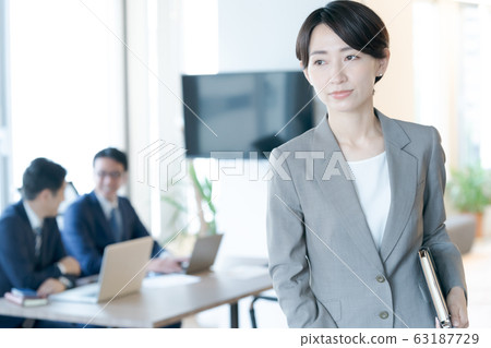 working woman, career woman, around 40 63187729