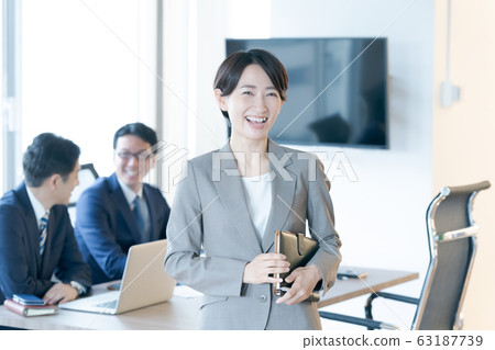 職業婦女 職場女強人 職場女性 63187739