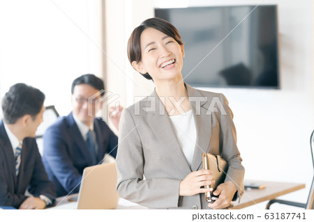 職業婦女 職場女強人 職場女性 63187741
